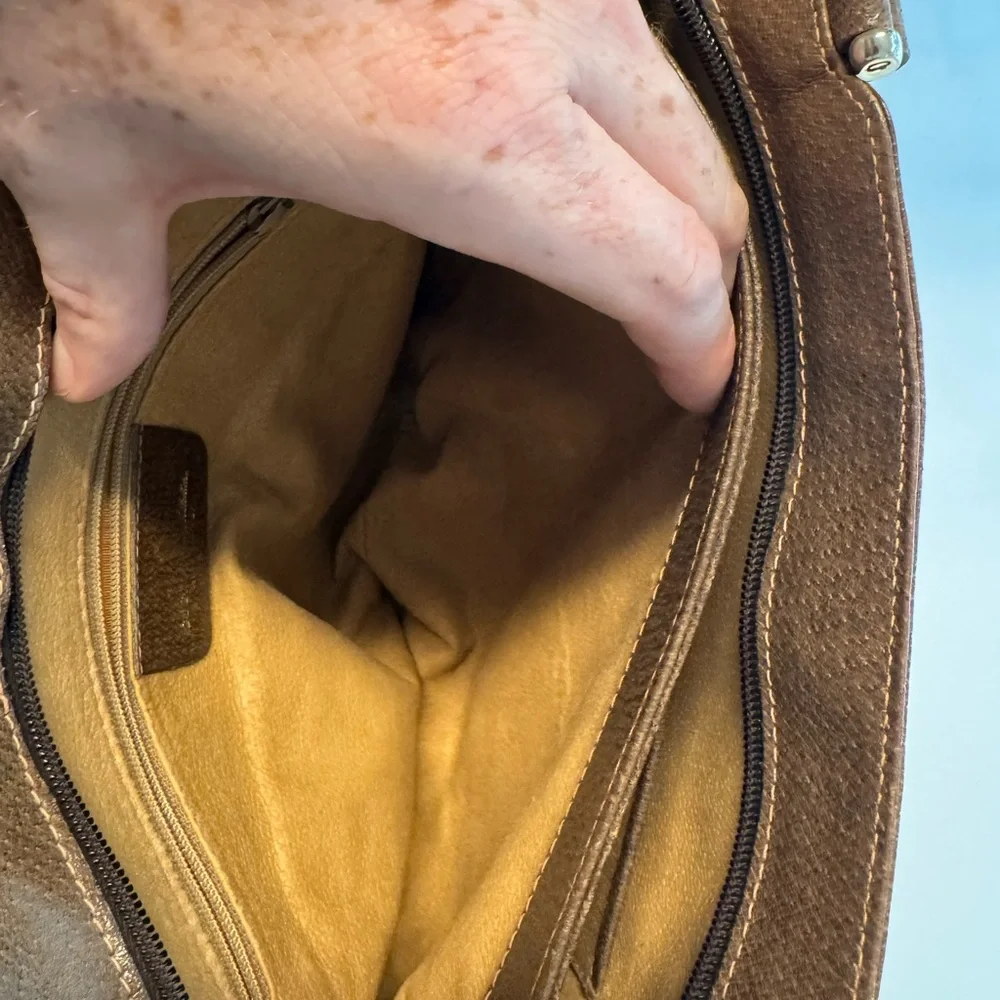 Gucci Brown and Tan Monogram Shoulder Bag - Picture 3 of 8